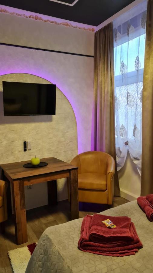 Best-Preis -Gold Suite- Mit Netflix, Self-Check-In, Ebike Ladestation, Fahrradraum, Wlan, Netflix Und Massagesessel - Direkt Am Elberadweg Im Herzen Von Wittenberge Esterno foto