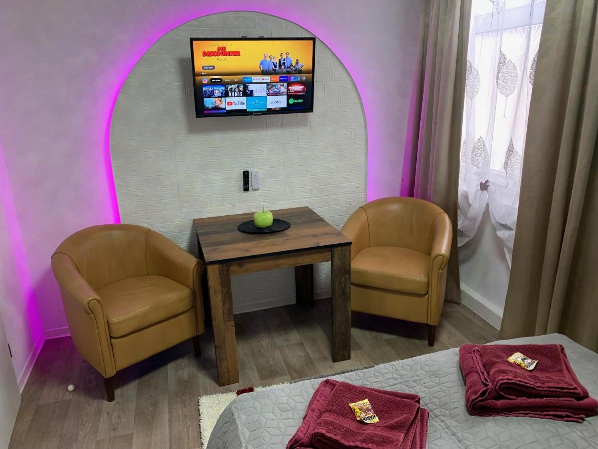 Best-Preis -Gold Suite- Mit Netflix, Self-Check-In, Ebike Ladestation, Fahrradraum, Wlan, Netflix Und Massagesessel - Direkt Am Elberadweg Im Herzen Von Wittenberge Esterno foto