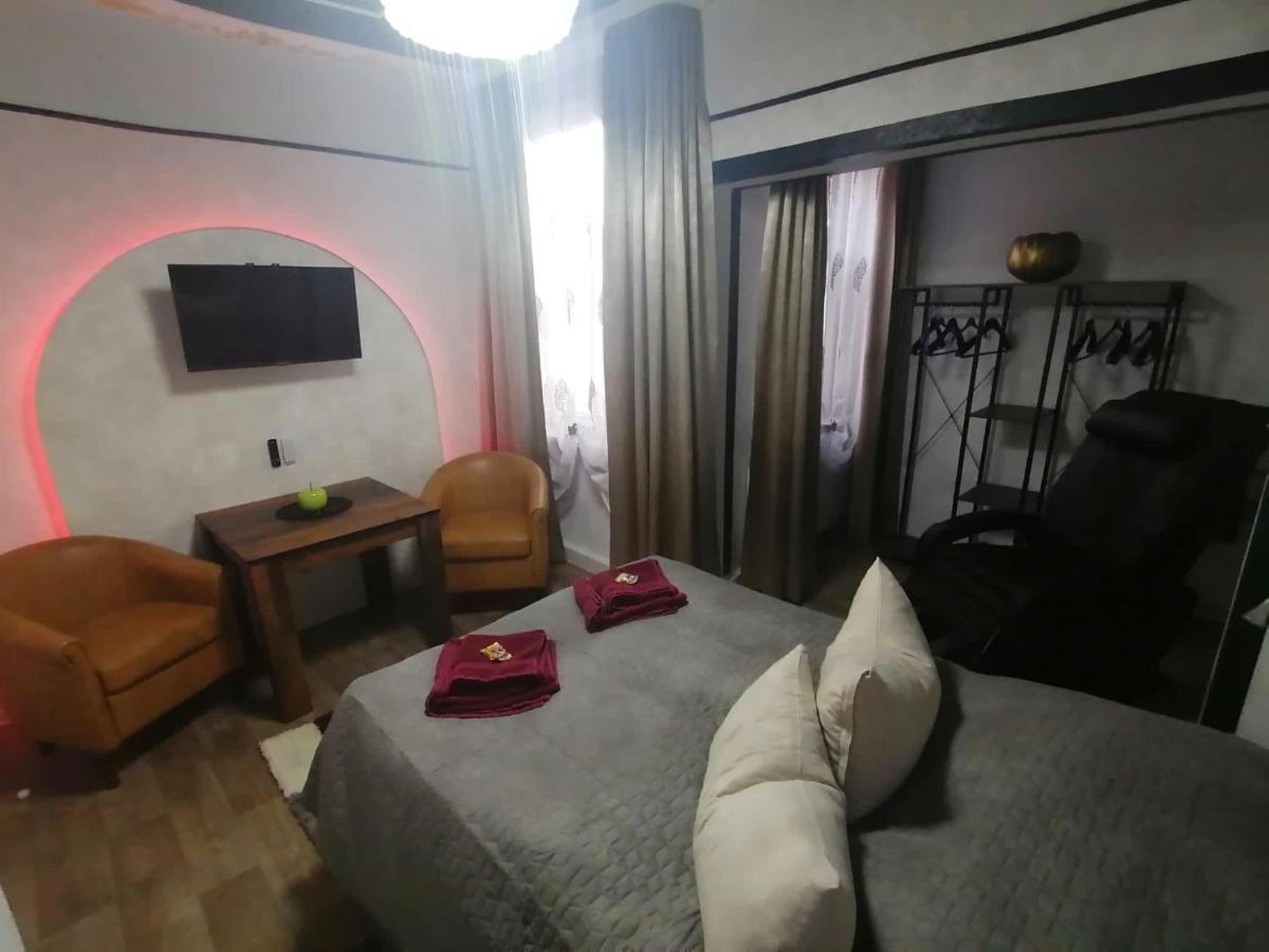 Best-Preis -Gold Suite- Mit Netflix, Self-Check-In, Ebike Ladestation, Fahrradraum, Wlan, Netflix Und Massagesessel - Direkt Am Elberadweg Im Herzen Von Wittenberge Esterno foto