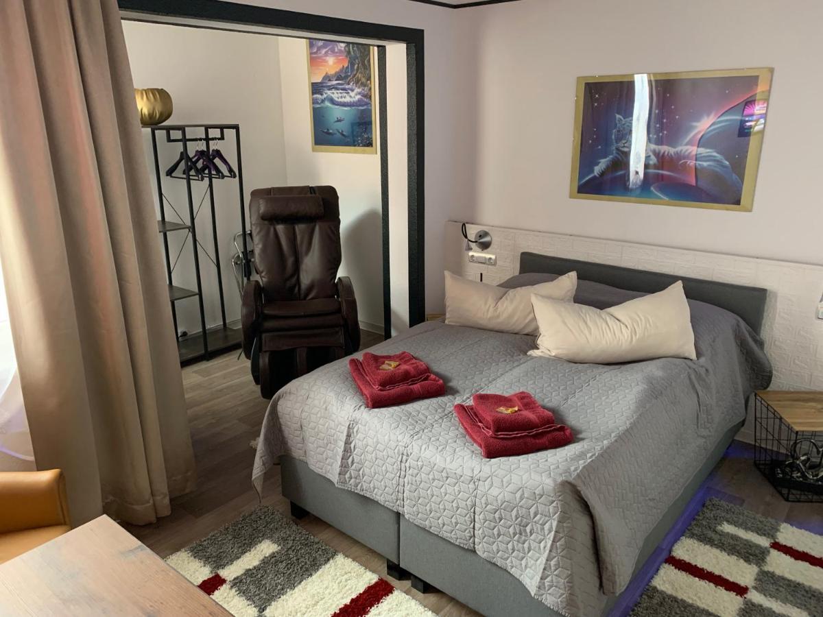 Best-Preis -Gold Suite- Mit Netflix, Self-Check-In, Ebike Ladestation, Fahrradraum, Wlan, Netflix Und Massagesessel - Direkt Am Elberadweg Im Herzen Von Wittenberge Esterno foto