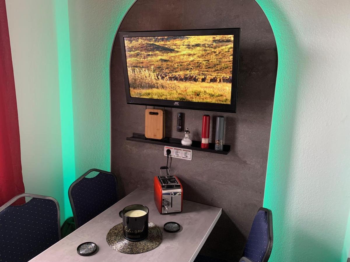Best-Preis -Gold Suite- Mit Netflix, Self-Check-In, Ebike Ladestation, Fahrradraum, Wlan, Netflix Und Massagesessel - Direkt Am Elberadweg Im Herzen Von Wittenberge Esterno foto