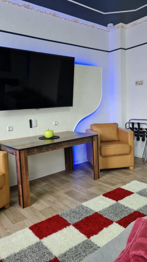 Best-Preis -Gold Suite- Mit Netflix, Self-Check-In, Ebike Ladestation, Fahrradraum, Wlan, Netflix Und Massagesessel - Direkt Am Elberadweg Im Herzen Von Wittenberge Esterno foto