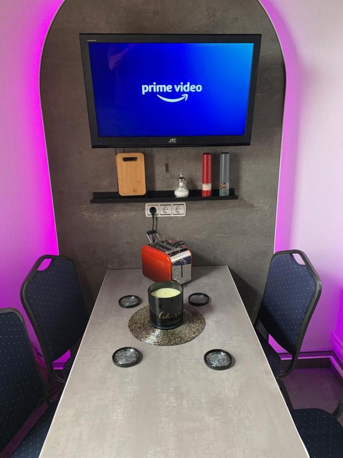 Best-Preis -Gold Suite- Mit Netflix, Self-Check-In, Ebike Ladestation, Fahrradraum, Wlan, Netflix Und Massagesessel - Direkt Am Elberadweg Im Herzen Von Wittenberge Esterno foto