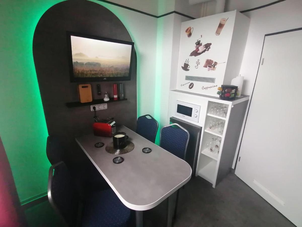 Best-Preis -Gold Suite- Mit Netflix, Self-Check-In, Ebike Ladestation, Fahrradraum, Wlan, Netflix Und Massagesessel - Direkt Am Elberadweg Im Herzen Von Wittenberge Esterno foto
