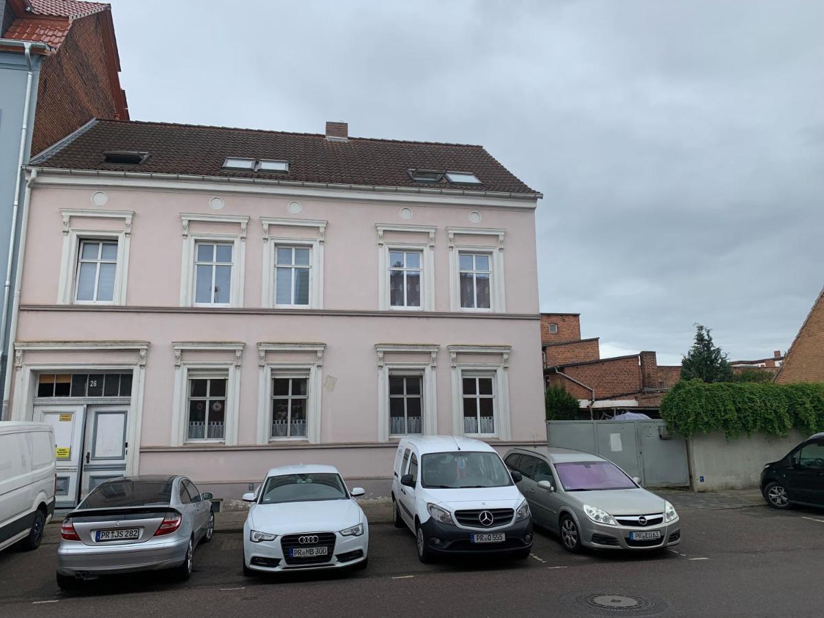 Best-Preis -Gold Suite- Mit Netflix, Self-Check-In, Ebike Ladestation, Fahrradraum, Wlan, Netflix Und Massagesessel - Direkt Am Elberadweg Im Herzen Von Wittenberge Esterno foto